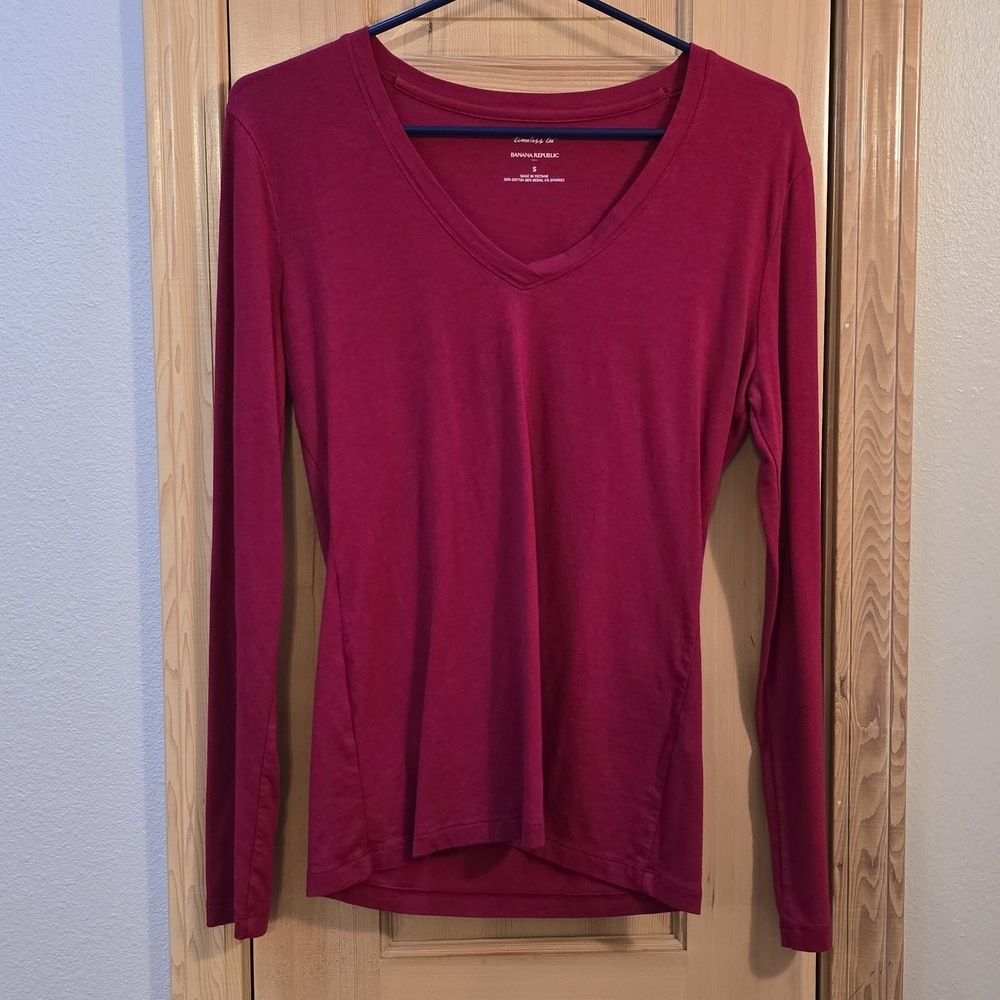 BANANA REPUBLIC FACTORY Small Red V-Neck Long-Sleeve Tee Women's